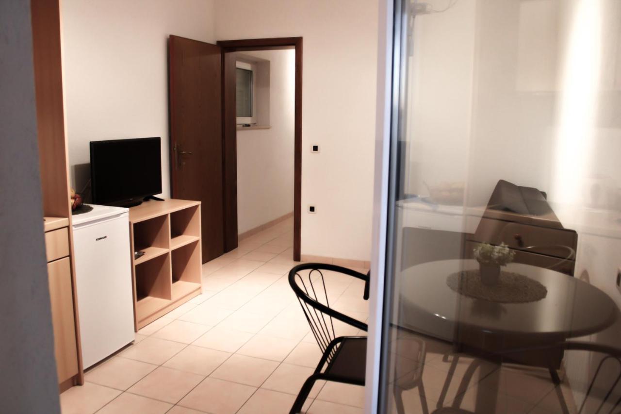 Apartments Larus Baška Voda Eksteriør billede