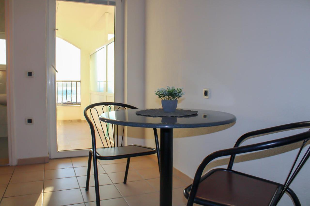 Apartments Larus Baška Voda Eksteriør billede