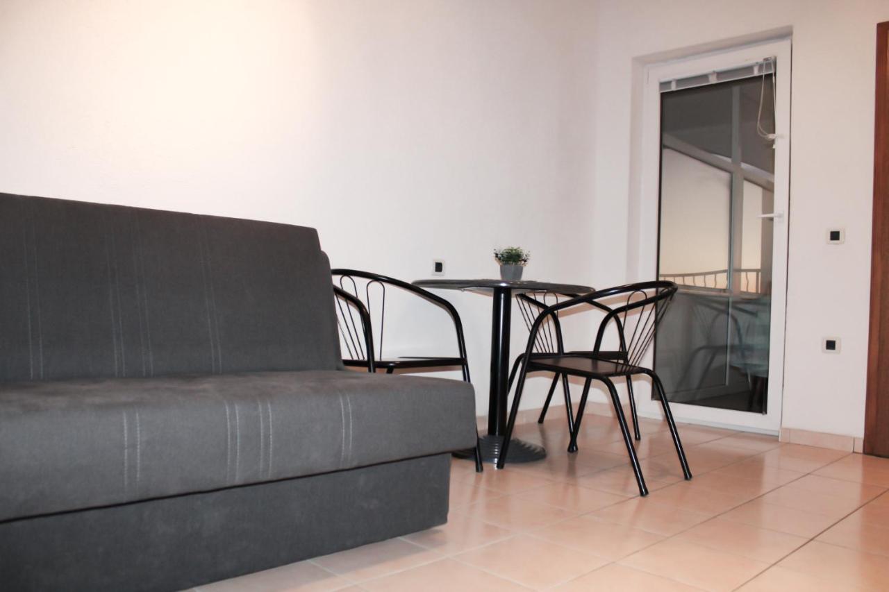 Apartments Larus Baška Voda Eksteriør billede