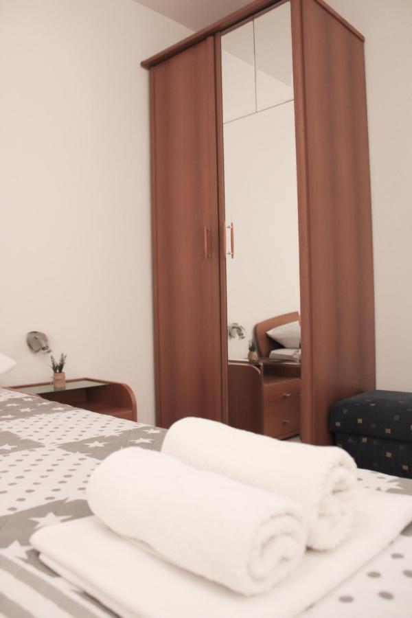 Apartments Larus Baška Voda Eksteriør billede