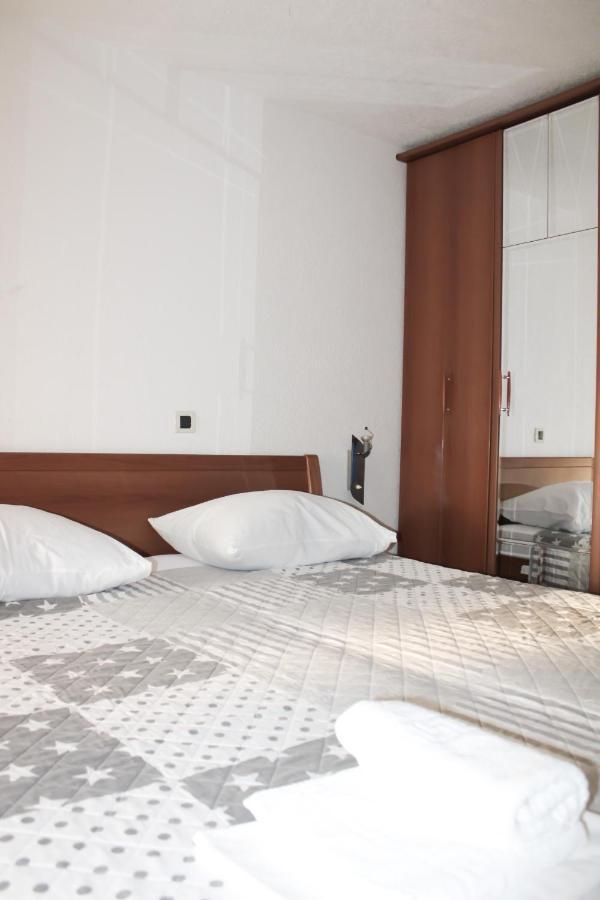 Apartments Larus Baška Voda Eksteriør billede
