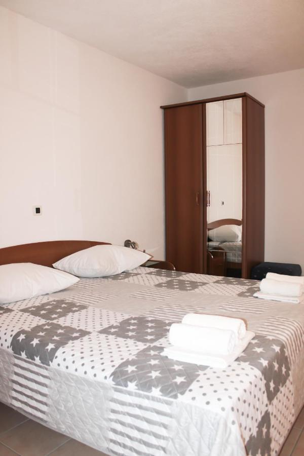 Apartments Larus Baška Voda Eksteriør billede