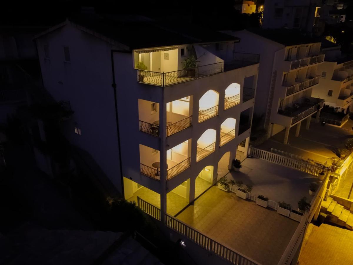 Apartments Larus Baška Voda Eksteriør billede